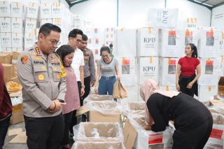 Pastikan Kesiapan Pemilu, Kapolresta Deli Serdang Tinjau dan Cek Gudang Logistik KPU